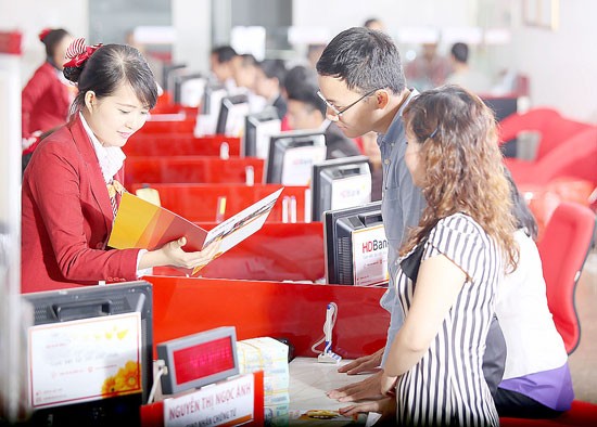 The ceiling of deposit interest rate reduces to 5.5 percent (Photo: SGGP)